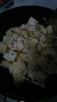 色泽鲜亮的素炒茄子做法图解4)