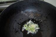 「健康美食」洋葱炒肉做法图解8)