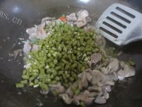 家常菜酸豆角炒鸡胗做法图解5)