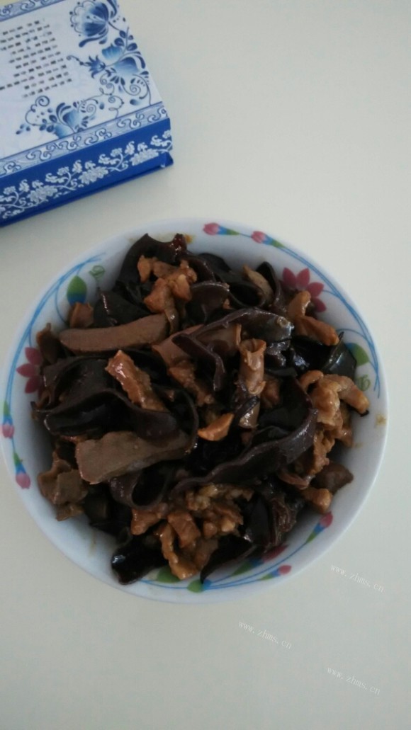 诱人的木耳炒肉