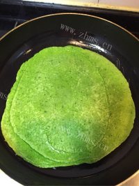 自制菠菜鸡蛋饼做法图解6)