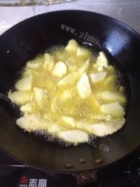 芳香四溢的拔丝山药做法图解3)