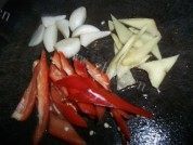 家常菜酸菜炒大肠做法图解1)