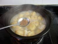 自制牛骨粉丝油豆腐煲做法图解8)