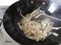 最喜欢吃的干煸杏鲍菇做法图解3)
