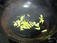 诱人的蘑菇炒肉做法图解6)