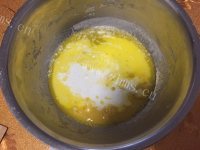 自制牛奶方块饼干做法图解3)
