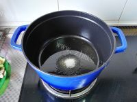 色香味俱全的啤酒炖鸡做法图解6)