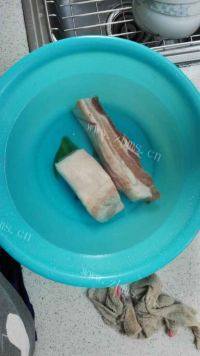 家常菜粉蒸五花肉做法图解1)