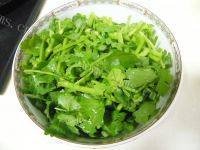 家常菜芹菜小炒肉做法图解4)
