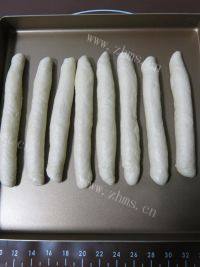 自制淡奶排包做法图解14)