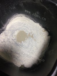 美味桂圆红枣面包做法图解3)