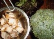 美味的香草西兰花爆烧肉做法图解1)