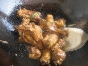 排骨炖豆角做法图解8)