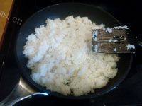 美味的菠萝炒饭做法图解8)