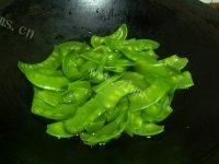 自制腊肉炒荷兰豆做法图解2)