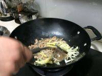 家常菜木耳炒肉丝做法图解3)