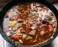 色泽鲜亮的羊肉焖饭做法图解5)