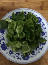 美味的青椒炒鱿鱼做法图解2)