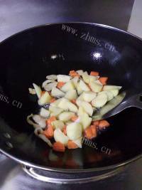 美味的咖喱油土豆鸡腿肉做法图解4)
