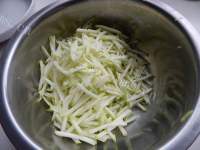 自制西葫芦煎饼做法图解1)