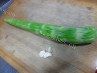 一绝的清炒莴笋做法图解1)
