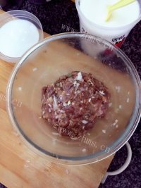 美味的香菜猪肉馅饺子做法图解5)