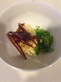 家常菜酸辣土豆丝做法图解2)