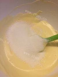 美味朗姆葡萄干蛋糕卷做法图解11)
