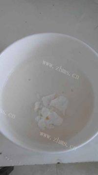 美味的草莓炼乳椰蓉奶糕做法图解1)