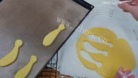 甜蜜的炸虾饼干做法图解7)