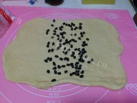 自制蜜豆面包卷做法图解6)