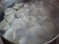 简单的猪肉韭菜水饺做法图解13)