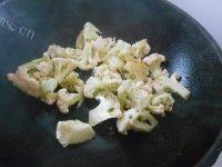 绿色食物之炒菜花做法图解5)