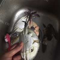 垂涎欲滴的蒸螃蟹做法图解2)