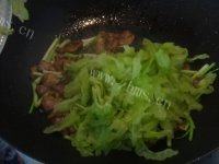 味道不错的苦瓜炒肉做法图解7)