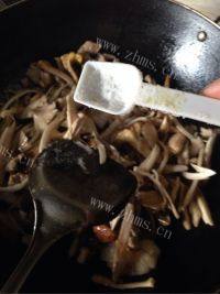 美味的原味野菇做法图解6)