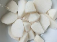 美味的骨头萝卜汤做法图解4)
