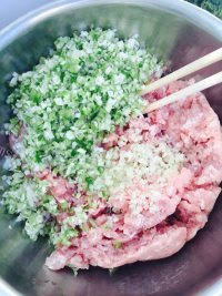 简易的芹菜馅饺子做法图解6)