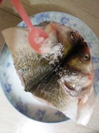 美味的剁椒鱼头做法图解3)
