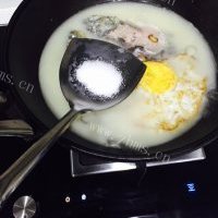 营养荷包蛋鲫鱼汤的做法图解八