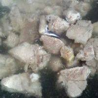 营养黄豆海带炖排骨的做法图解三