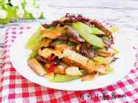 美味的西芹香干炒黄牛肉做法图解15)