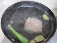 质嫩的土豆扣肉做法图解3)