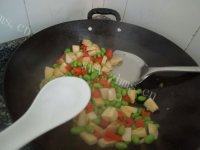 开胃的萝卜干炒毛豆做法图解5)