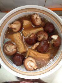 美味的海鲜豆腐煲做法图解10)