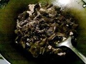 家常菜黑木耳炒肉片做法图解5)