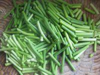 「DIY美食」蒜苔炒肉做法图解3)