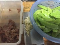 芳香四溢的荷兰豆炒肉做法图解1)