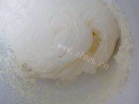 美味的奶油蛋糕卷做法图解18)
